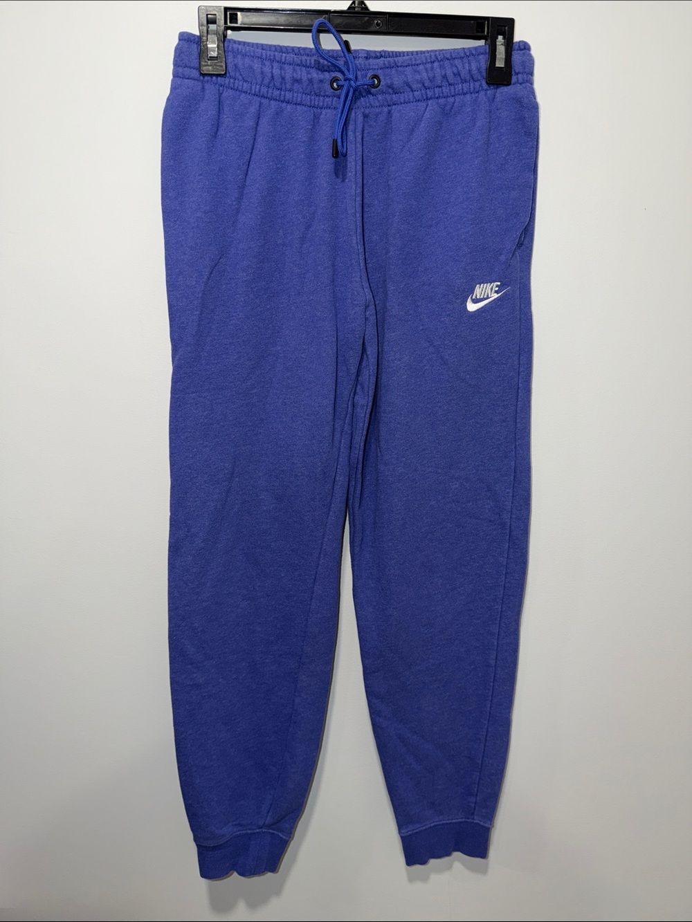 Nike S Sportswear Club Fleece Joggers blue colorway white embroidered logo